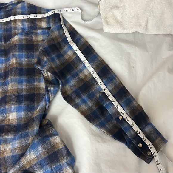 Pendleton Vtg 70s High Grade Western Wear Virgin Wool Shirt Size L Pearl Snap - Picture 10 of 10